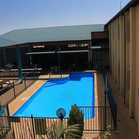 Ningaloo Club Backpackers Hostel Coral Bay Exterior photo