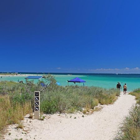 Ningaloo Club Backpackers Hostel Coral Bay Exterior photo