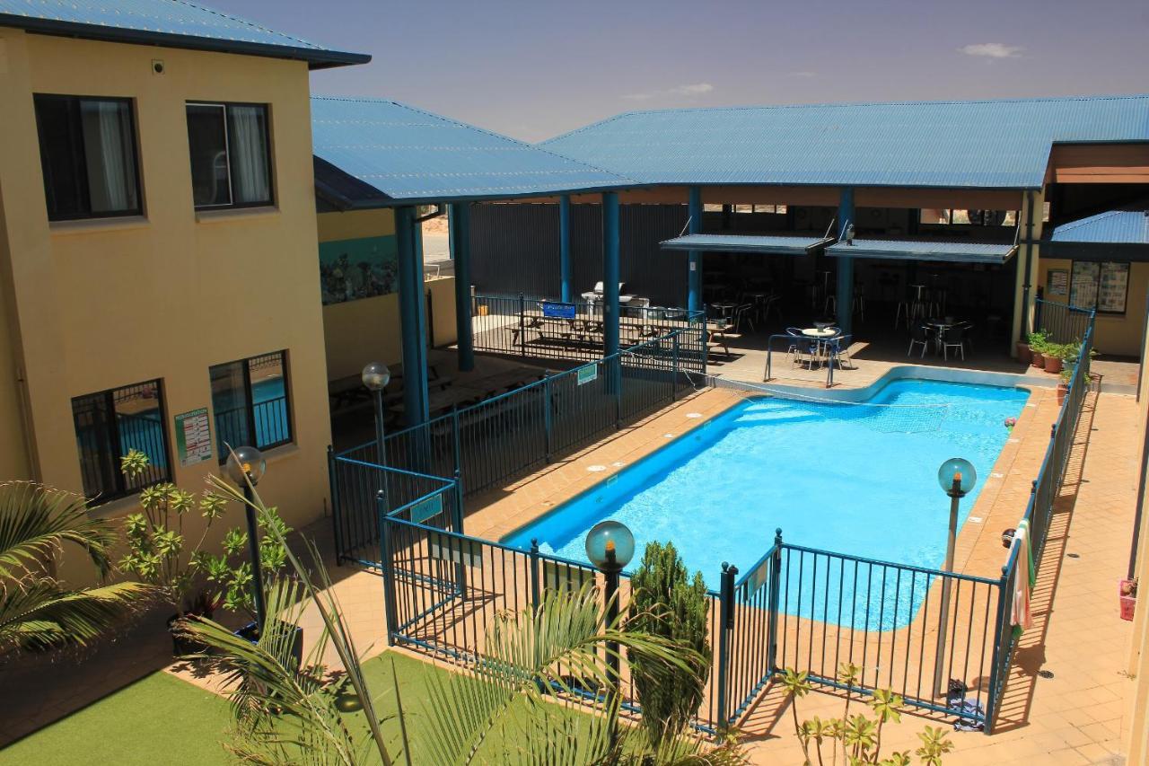 Ningaloo Club Backpackers Hostel Coral Bay Exterior photo