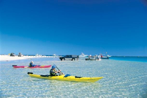 Ningaloo Club Backpackers Hostel Coral Bay Exterior photo