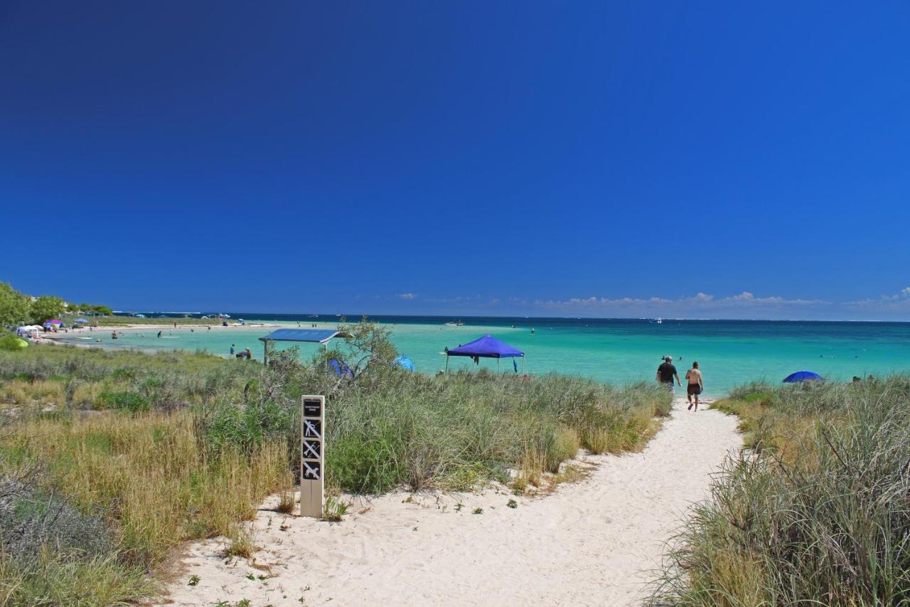 Ningaloo Club Backpackers Hostel Coral Bay Exterior photo